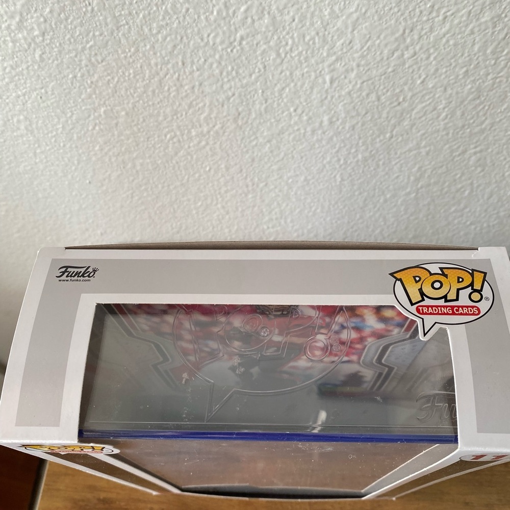 Funko Pop! NFL Collectible Tampa Bay Buccaneers Tom Brady Prizm Edition #11 - Picture 5 of 5